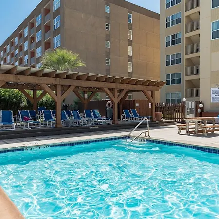 Charming 1 Bedroom, 3 Minute Walk To The Beach Condo